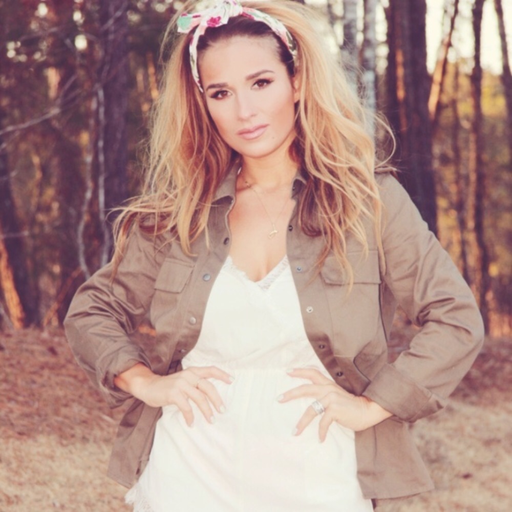 Kittenish by Jessie James Decker “GI Jessie” Top